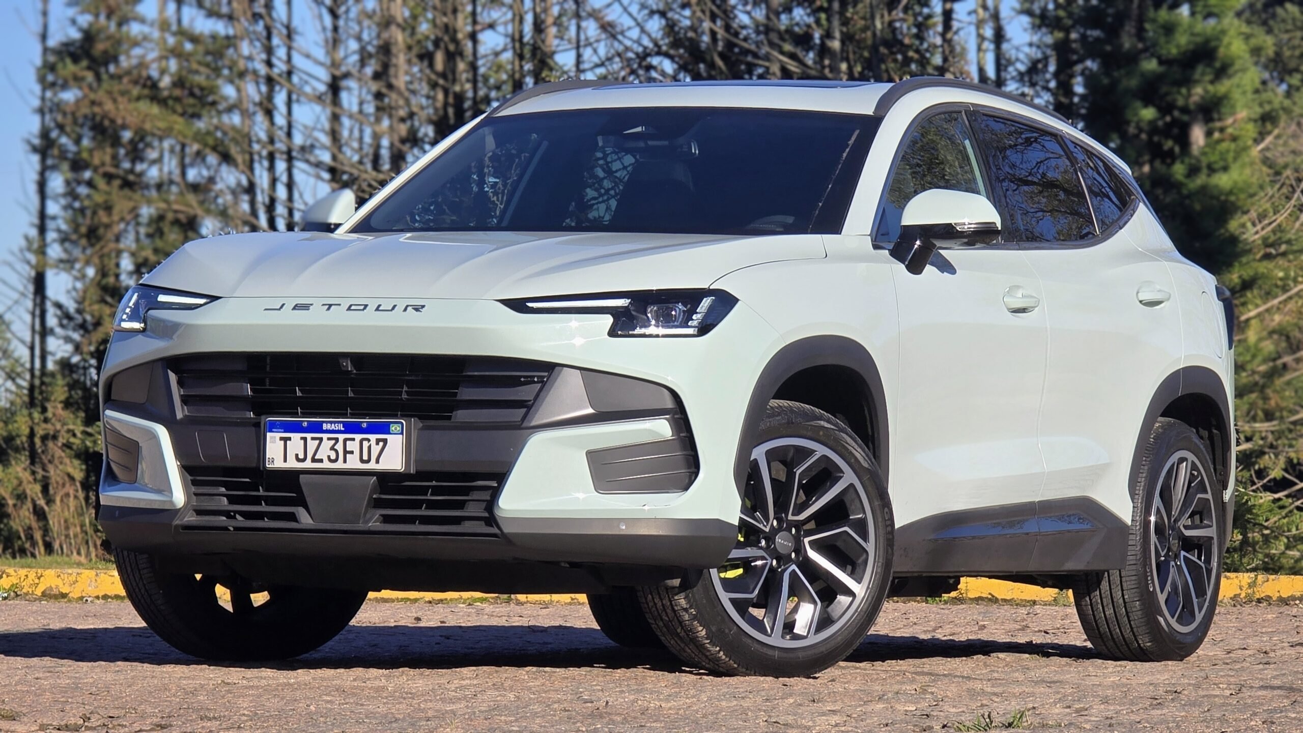 Jetour S06 2027 Premium PHEV frente 3/4