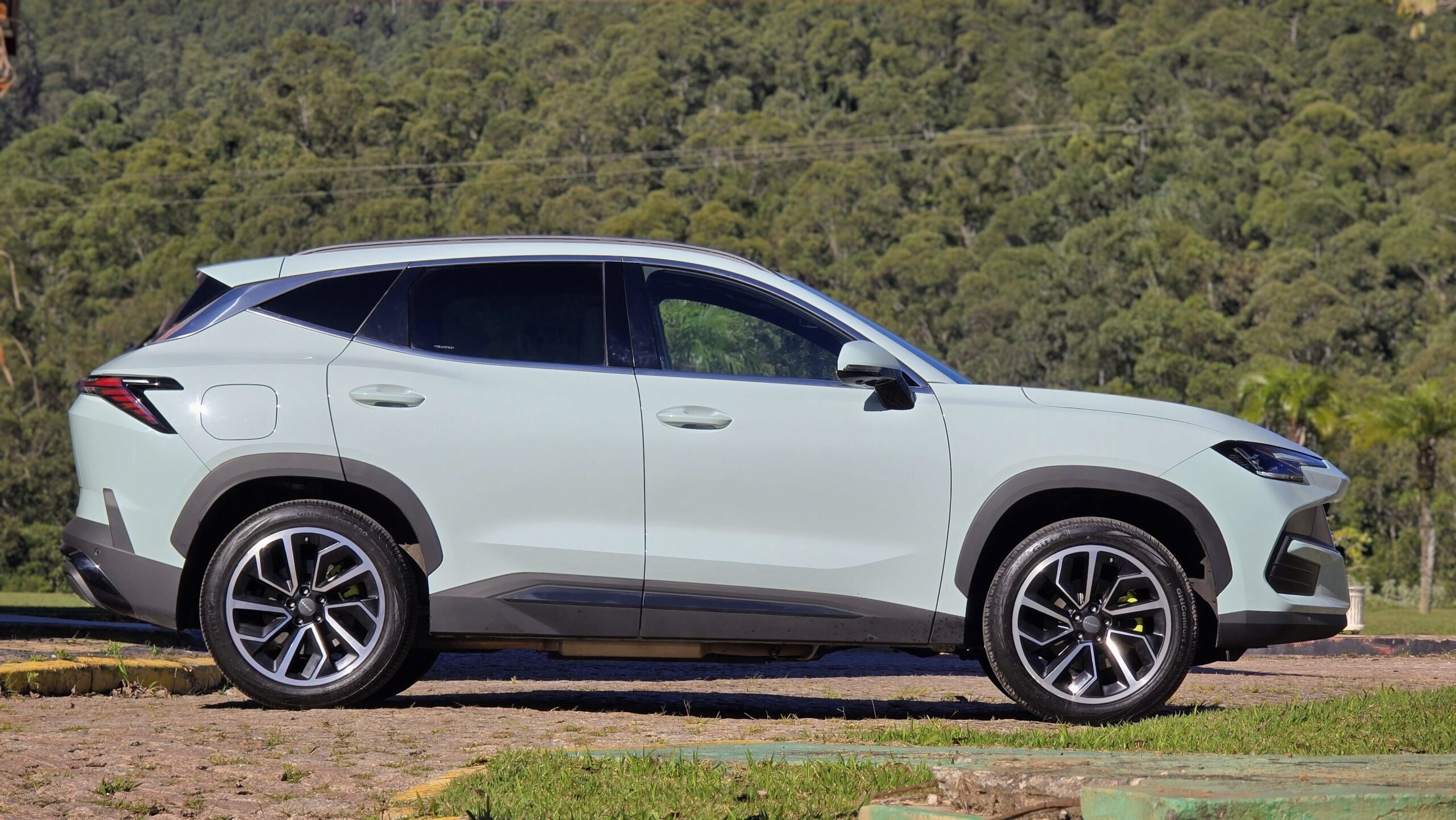 Jetour S06 2027 Premium PHEV lateral