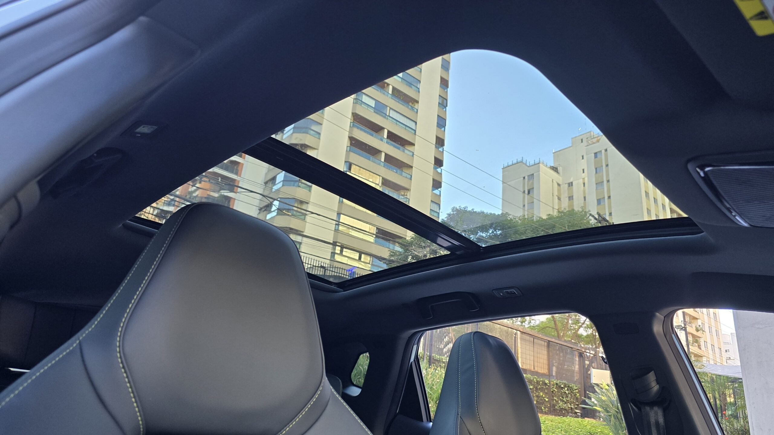 Jetour S06 2027 Premium PHEV teto panorâmico