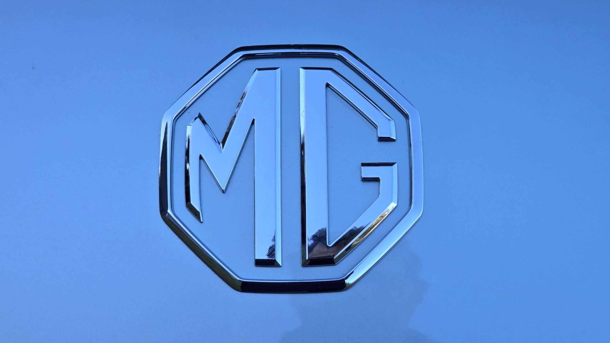 MG Motor MG4 Urban Luxury logotipo