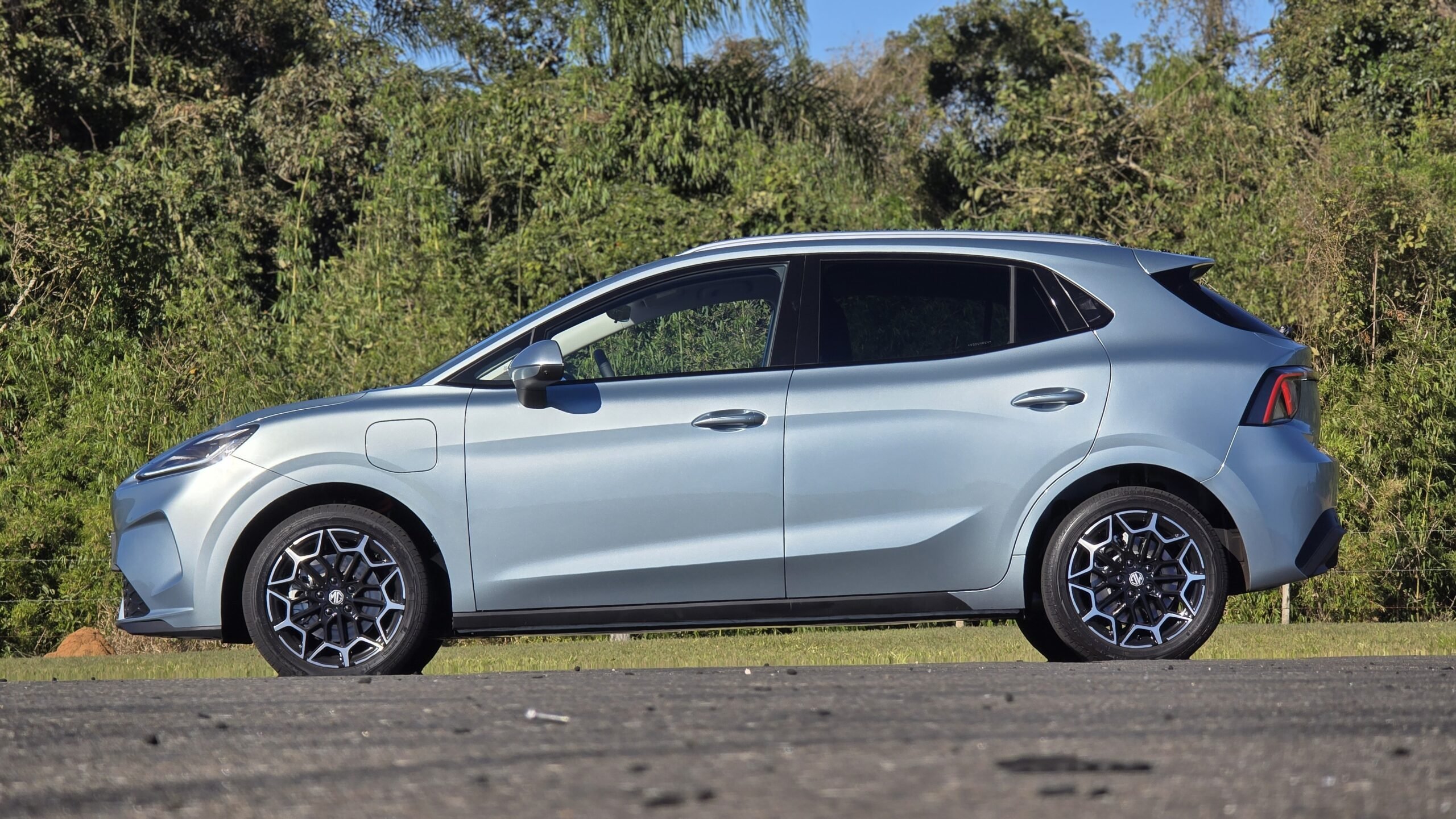 MG Motor MG4 Urban Luxury lateral