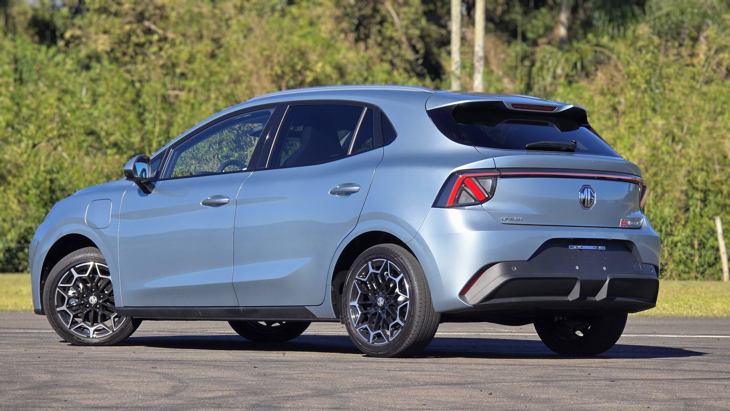 MG Motor MG4 Urban Luxury traseira 3/4