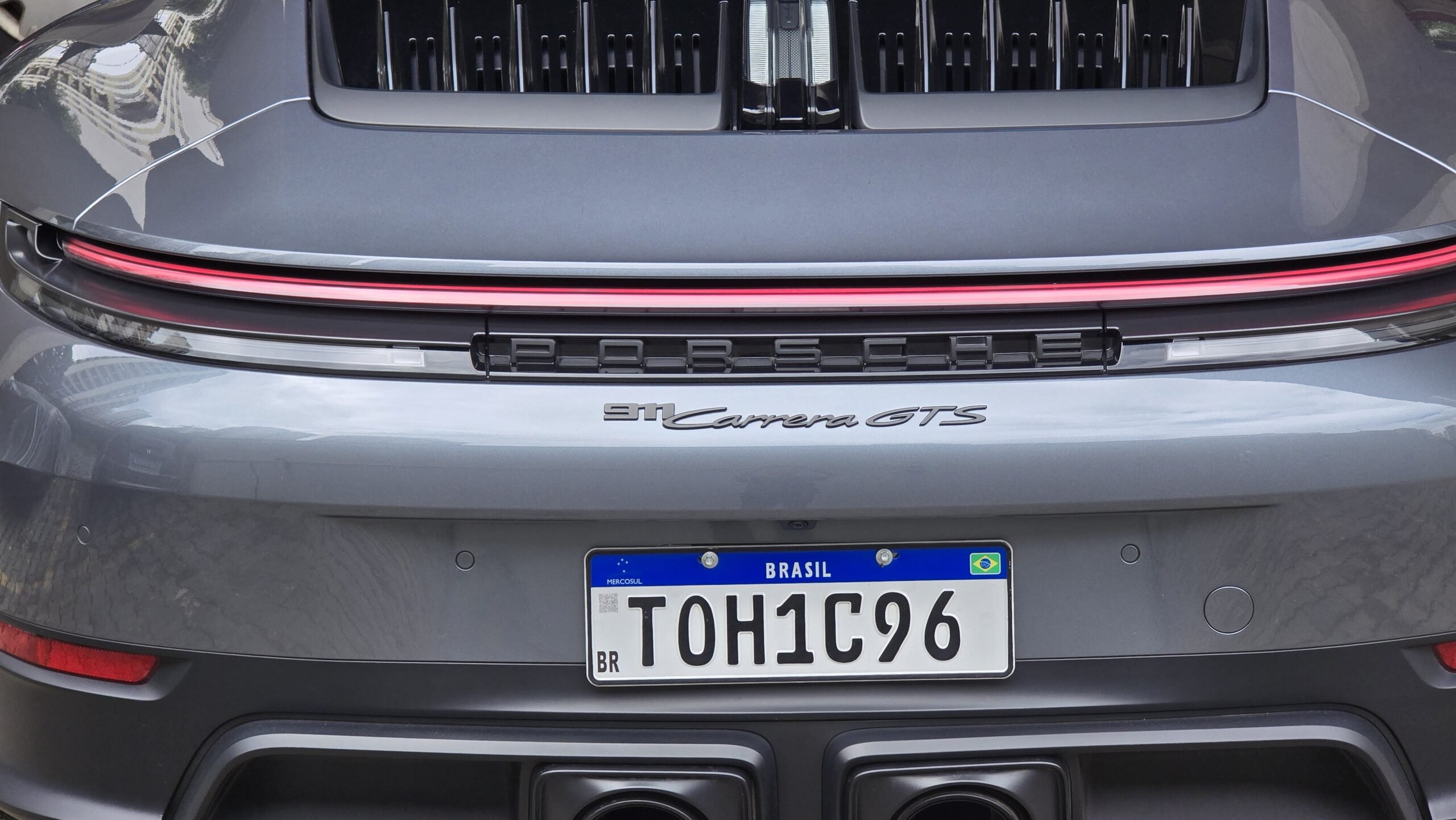 Porsche 911 Carrera GTS T-Hybrid 2026