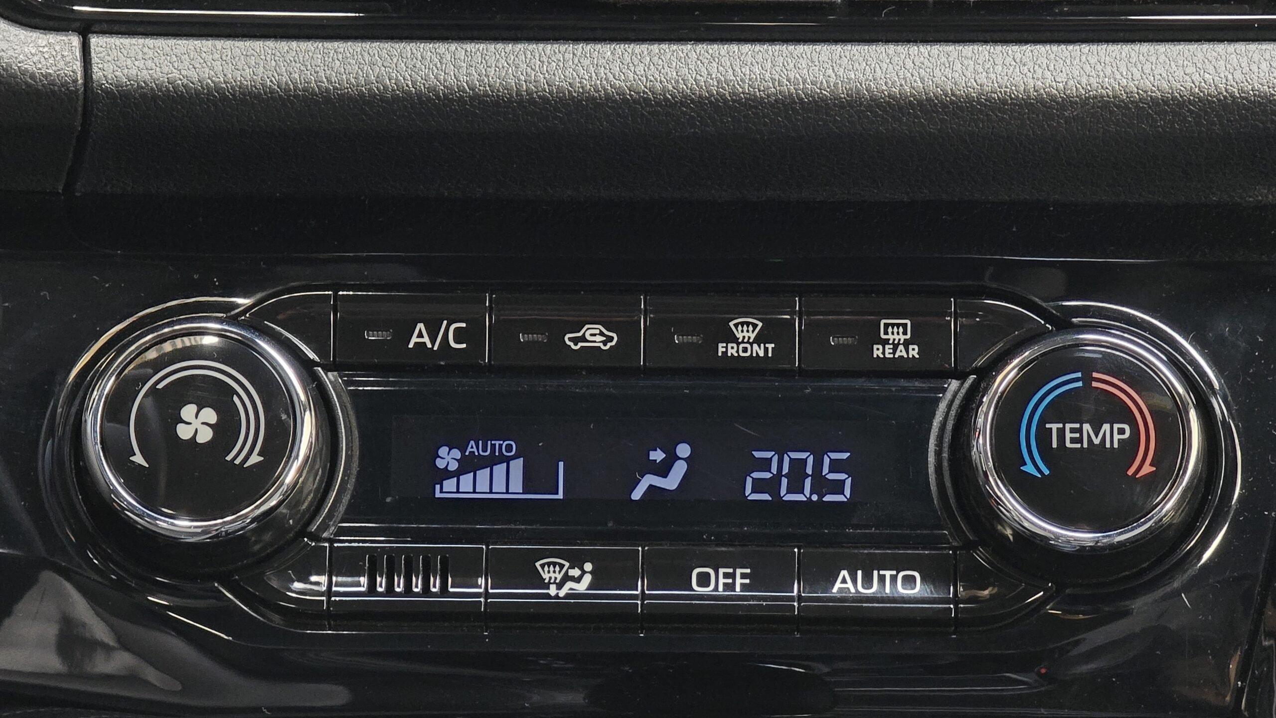 Toyota Yaris Cross Hybrid XRX ar-condicionado