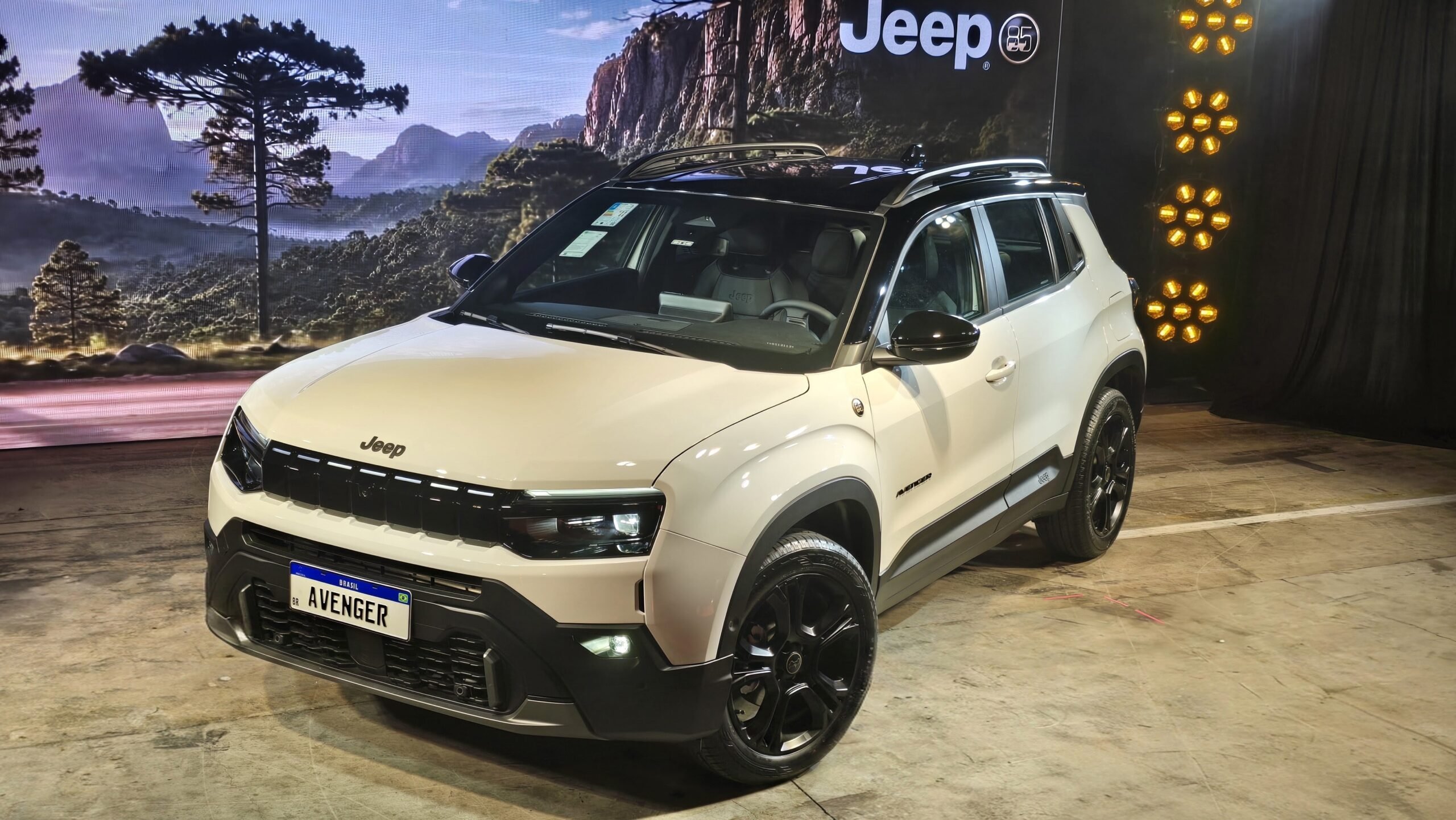 Jeep Avenger 85 Anos