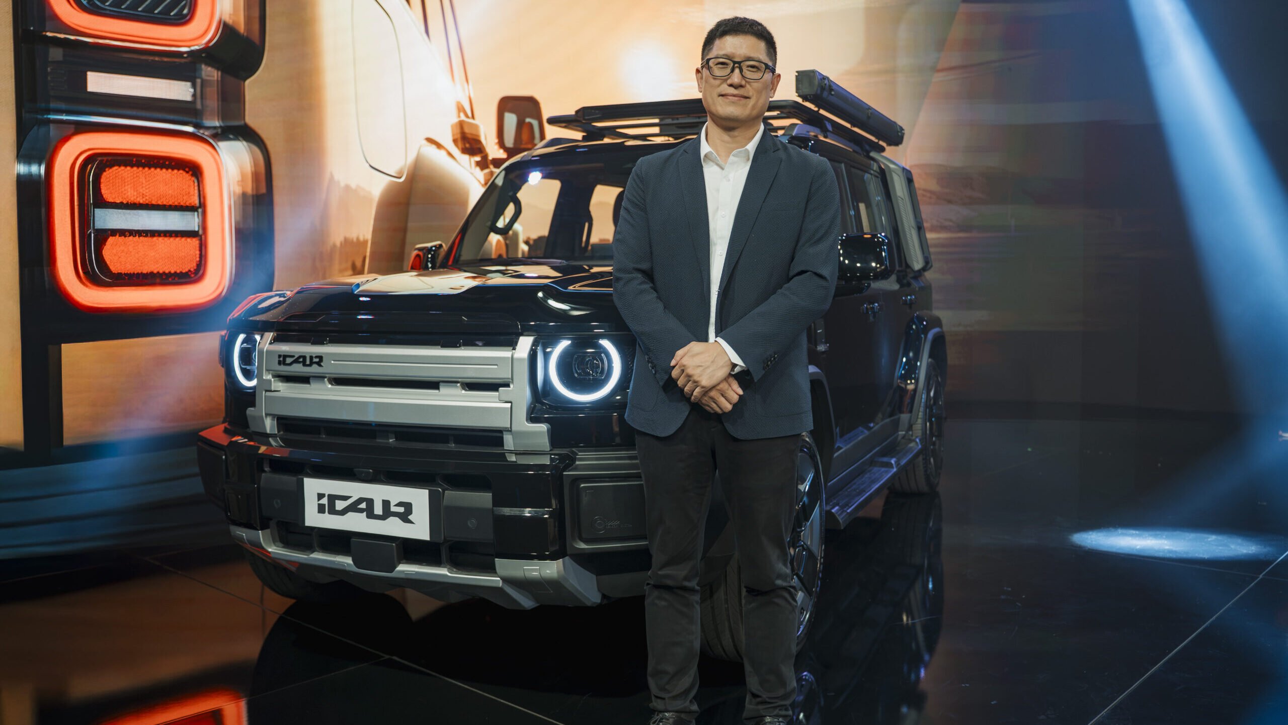 Sr. Hu, CEO da Chery International Brasil, braço de exportações da Chery Automobile, e o iCaur V27