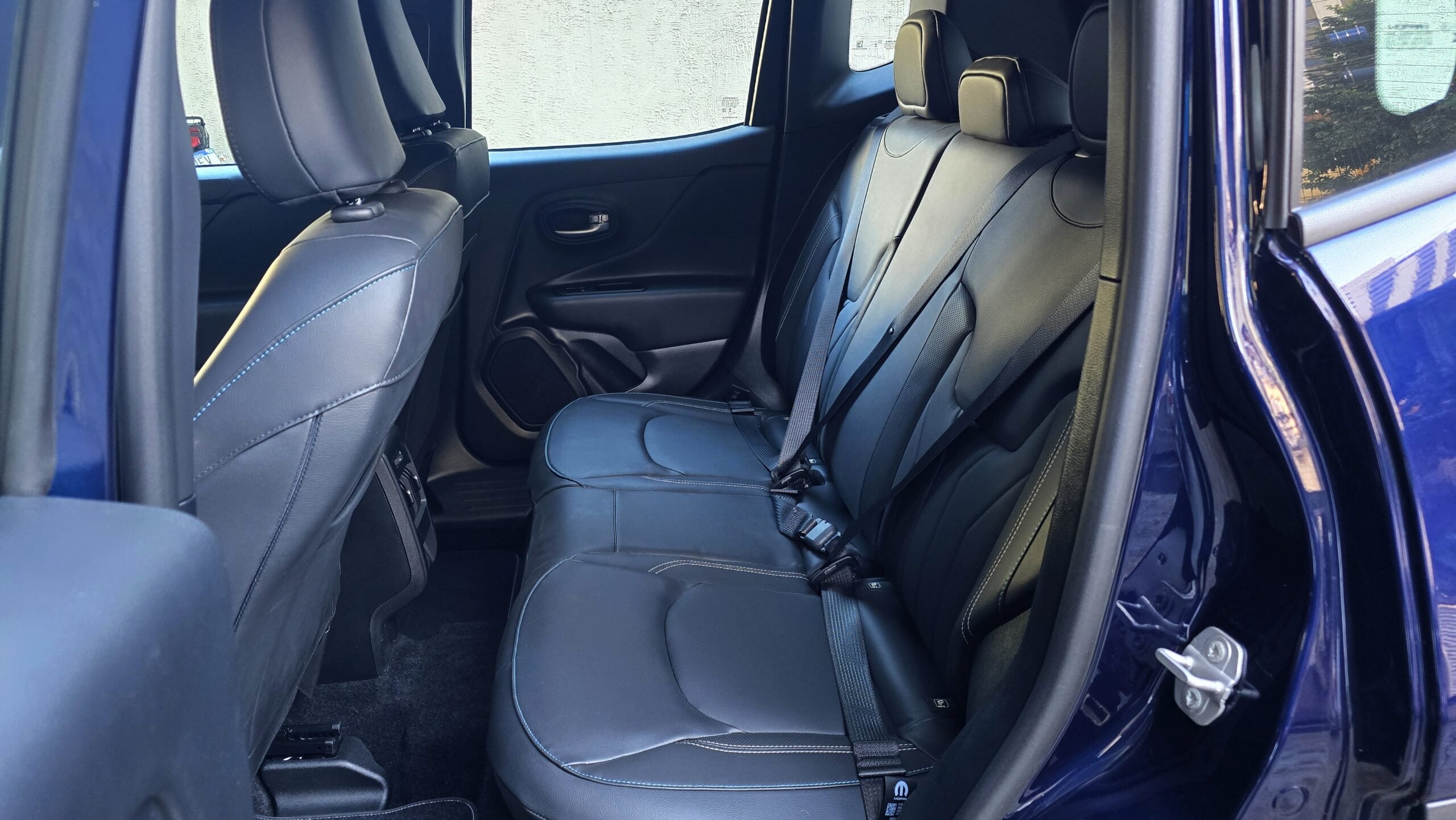 Jeep Renegade Longitude MHEV 2027 espaço traseiro