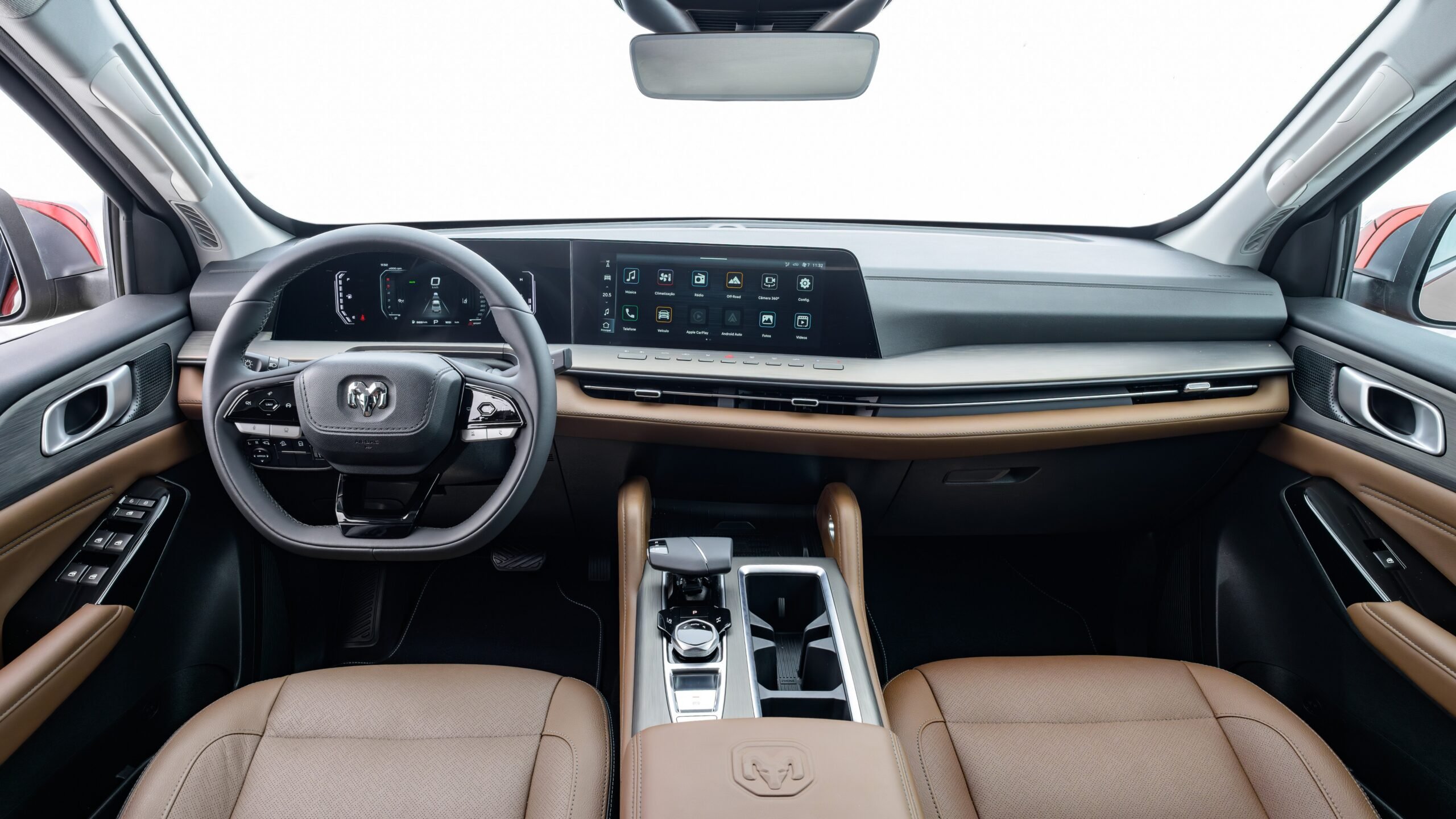 Ram Dakota Laramie 2026 painel