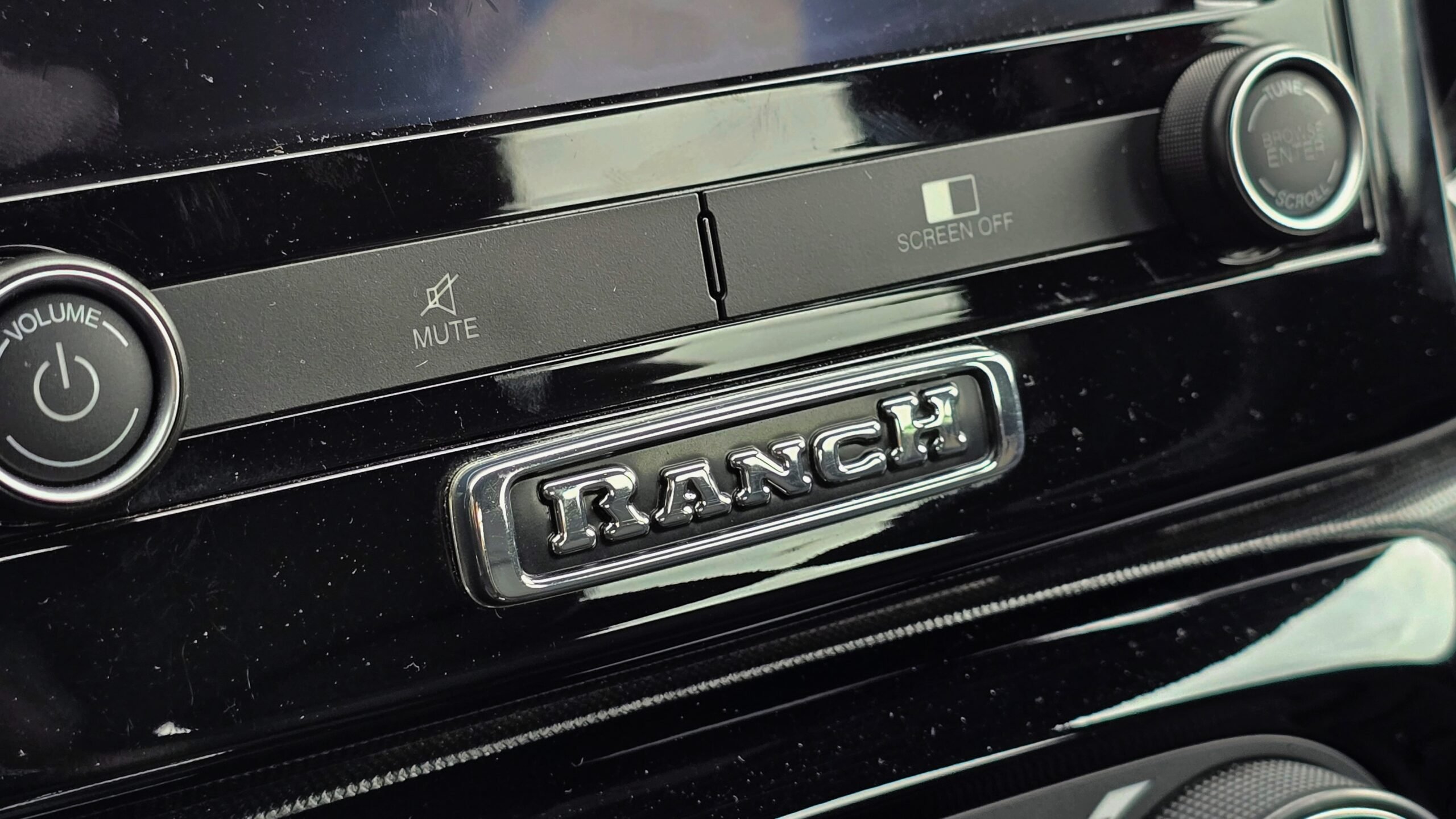 Fiat Strada Ranch 2027 botões